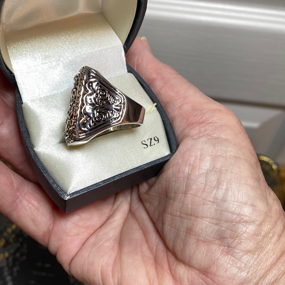 FASHION RING SIZE 9 - Picture 4 of 8